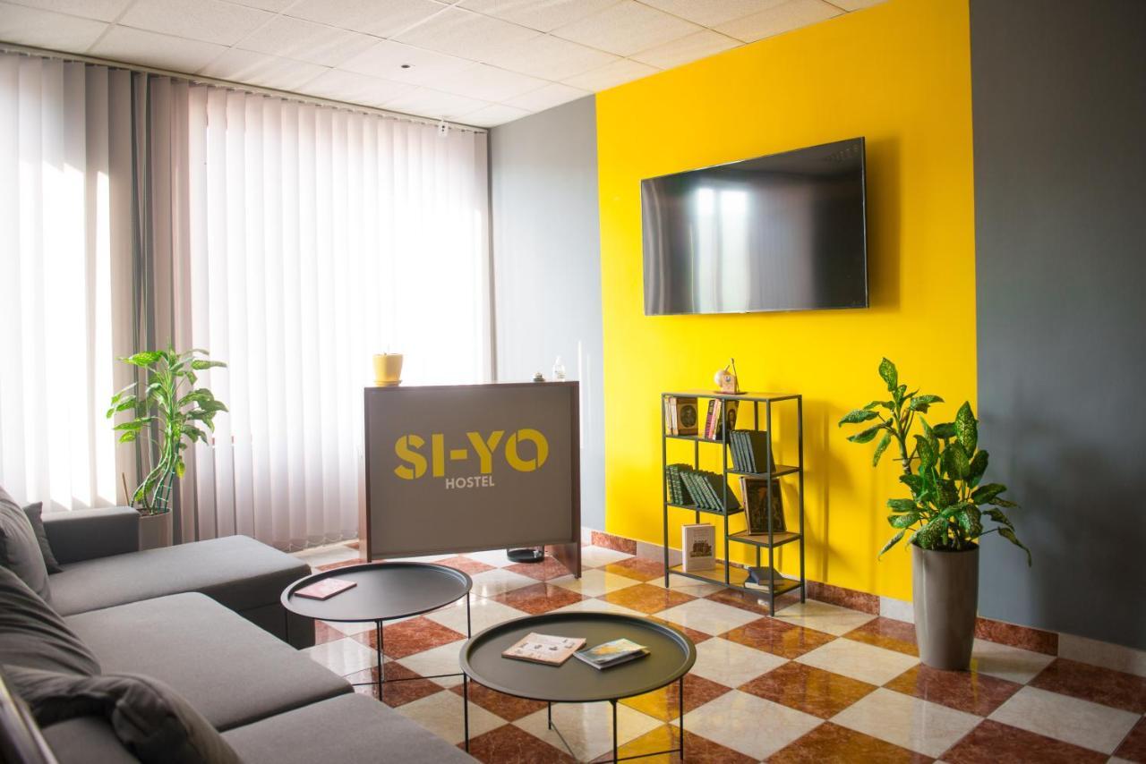 Si-Yo Hostel Ujhorod Exterior foto